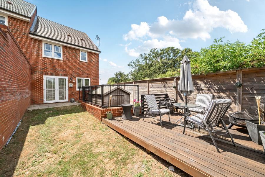 3 bedroom  semi-detached house for sale