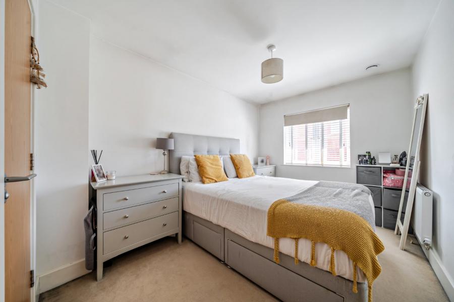 3 bedroom  semi-detached house for sale