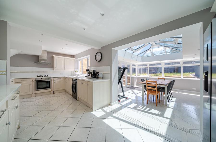 3 bedroom  semi-detached house for sale