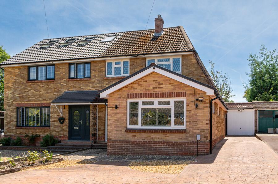 3 bedroom  semi-detached house for sale