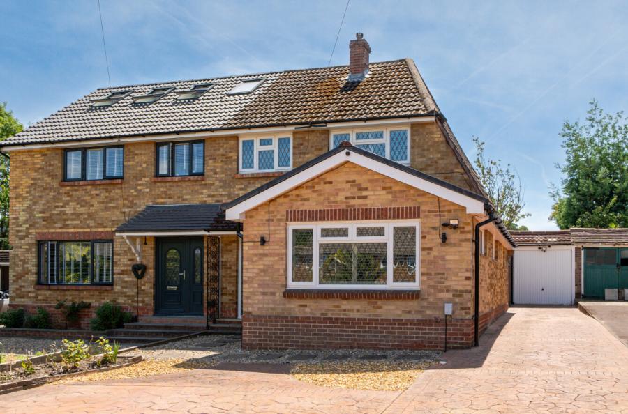 3 bedroom  semi-detached house for sale