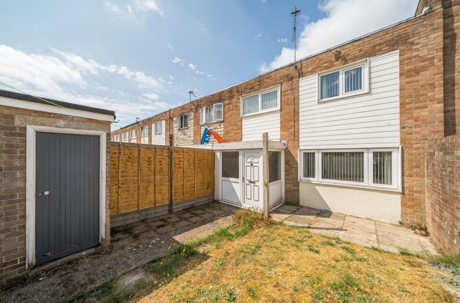 3 bedroom  terraced house for sale