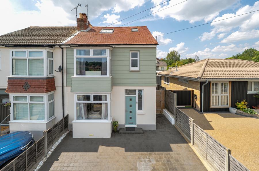 5 bedroom  semi-detached house for sale