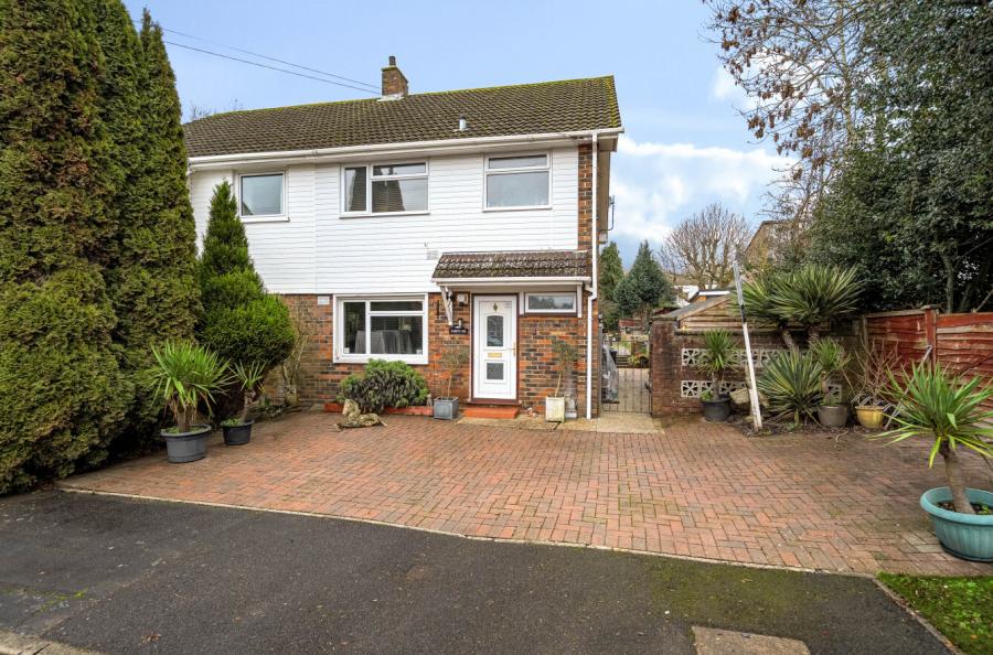 3 bedroom  semi-detached house for sale