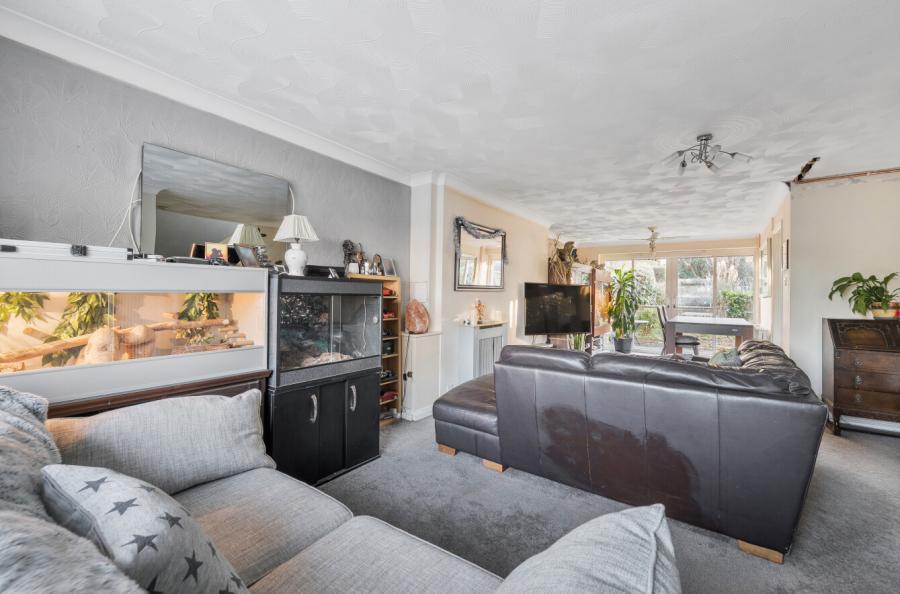 3 bedroom  semi-detached house for sale