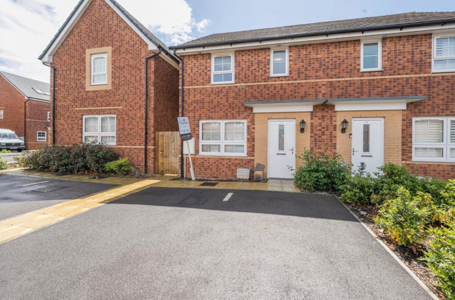 3 bedroom  semi-detached house for sale