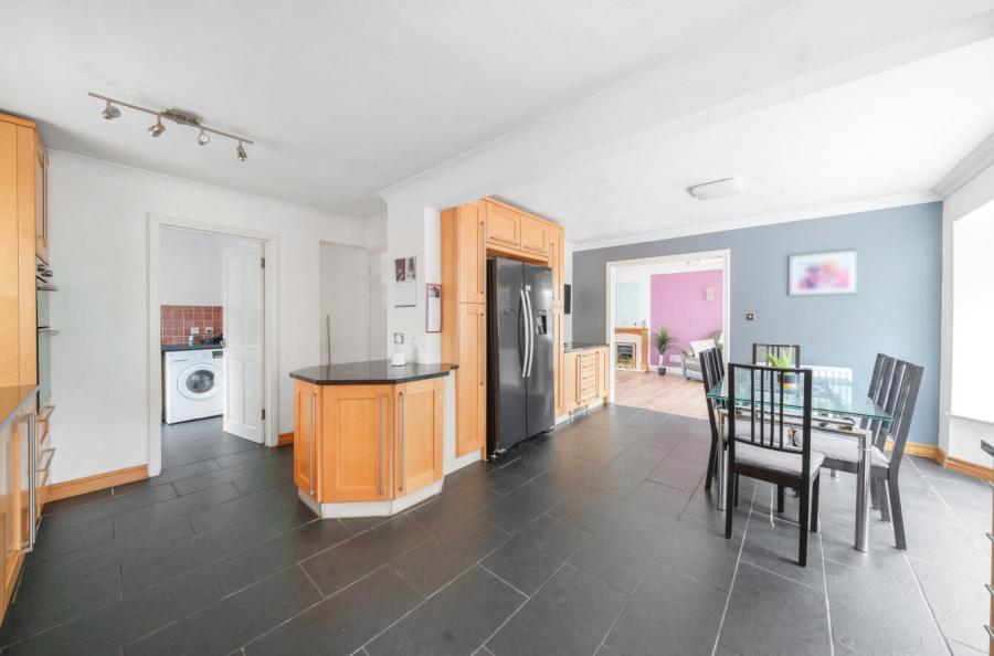 4 bedroom  detached house for sale