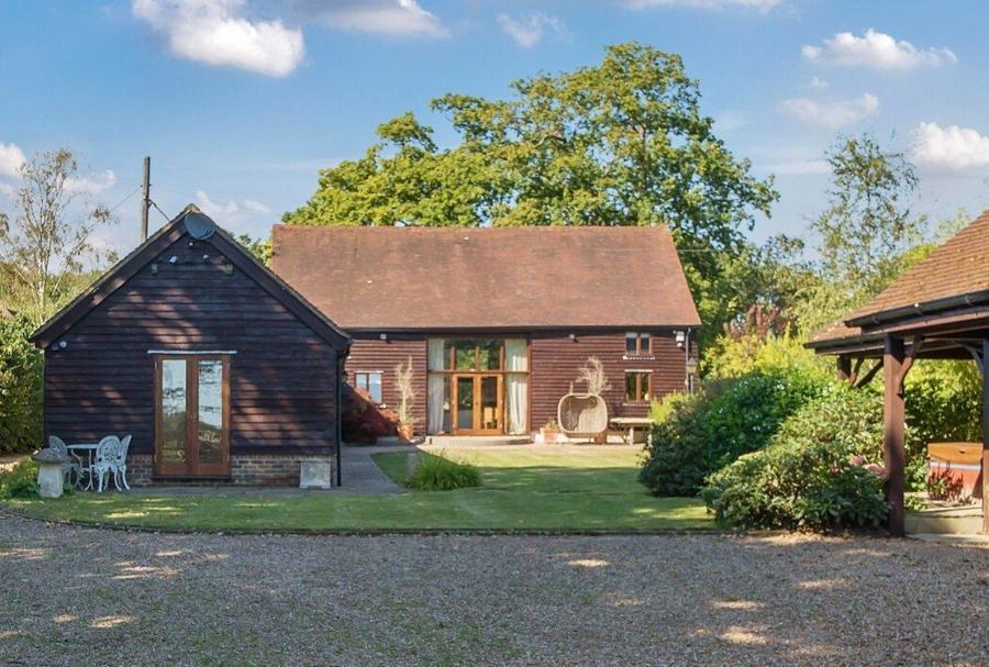 5 bedroom  detached house for sale
