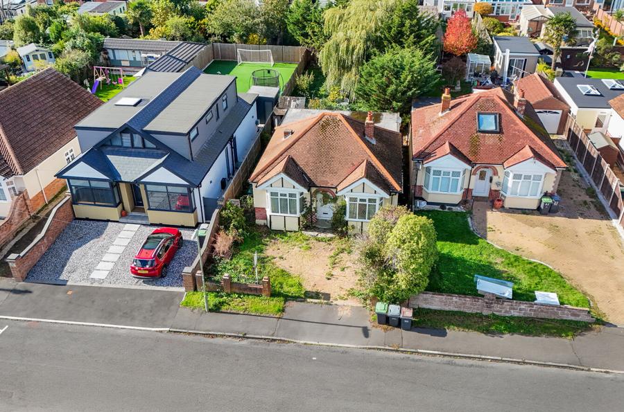 2 bedroom  detached bungalow for sale