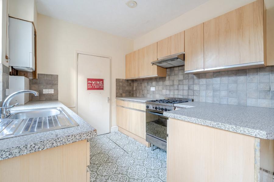 4 bedroom  semi-detached house to rent