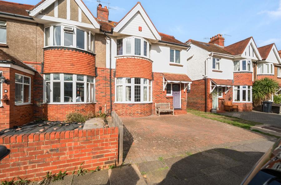 4 bedroom  semi-detached house for sale