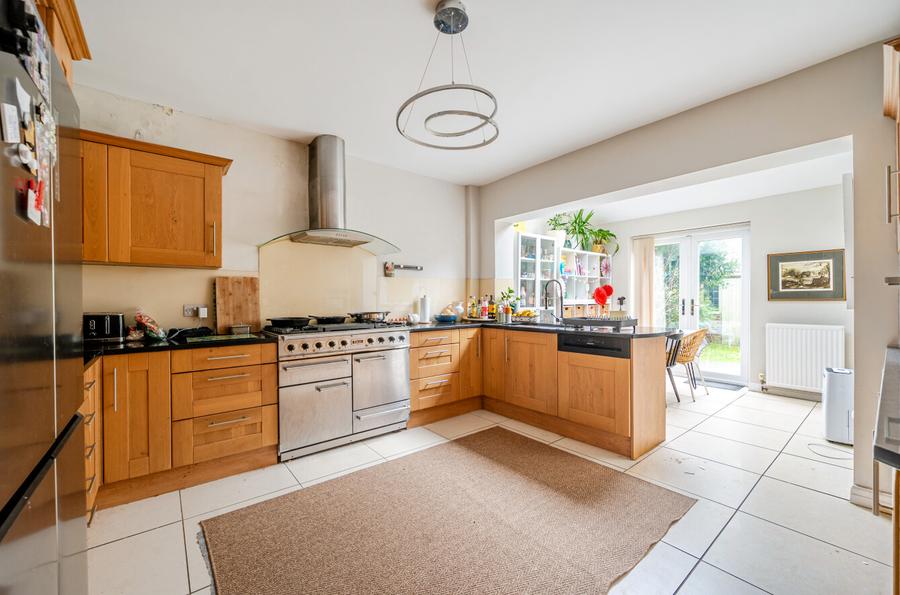 4 bedroom  semi-detached house for sale