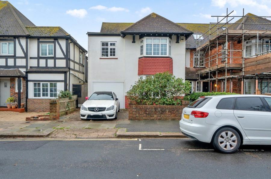 4 bedroom  semi-detached house for sale