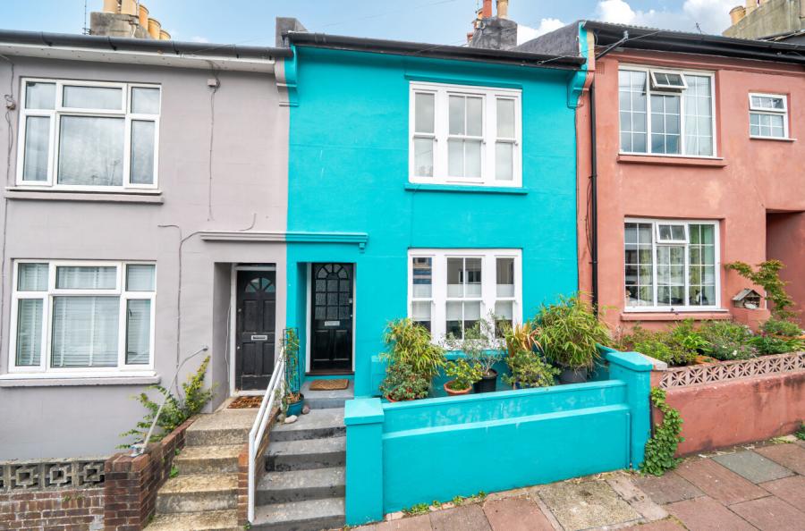 3 bedroom  terraced house for sale