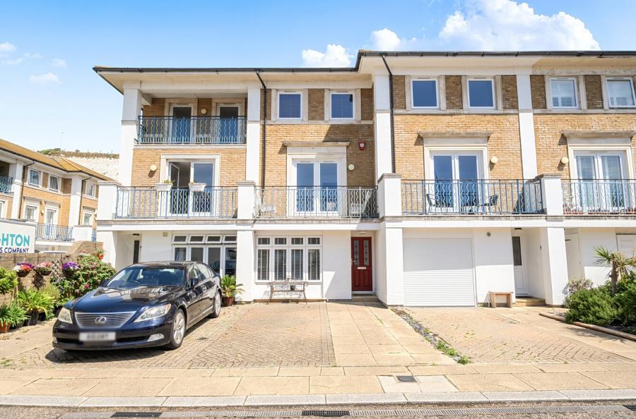 3 bedroom  terraced house for sale