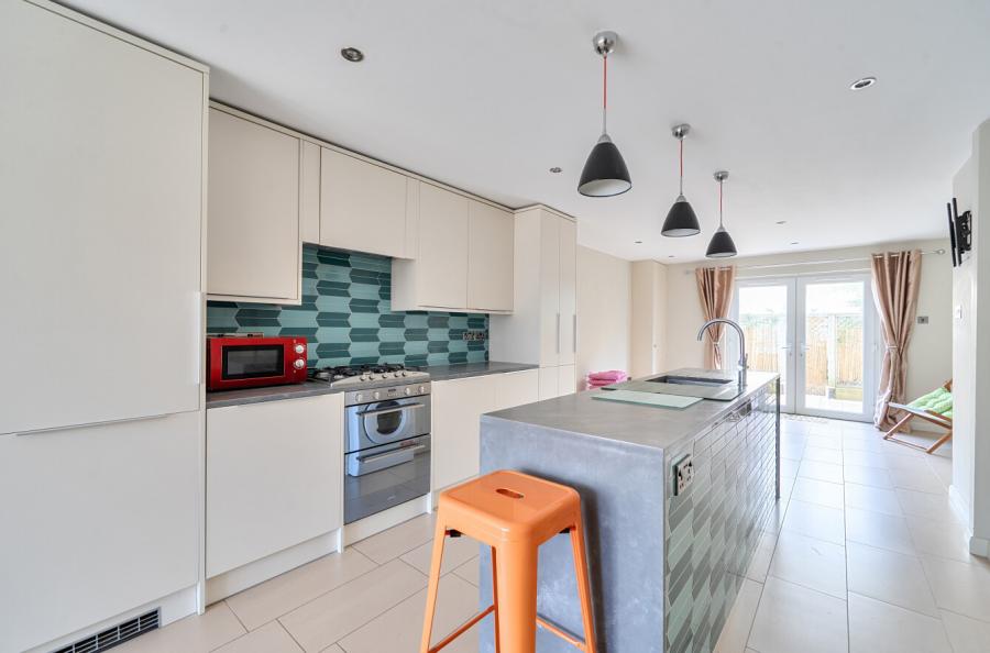 3 bedroom  terraced house for sale