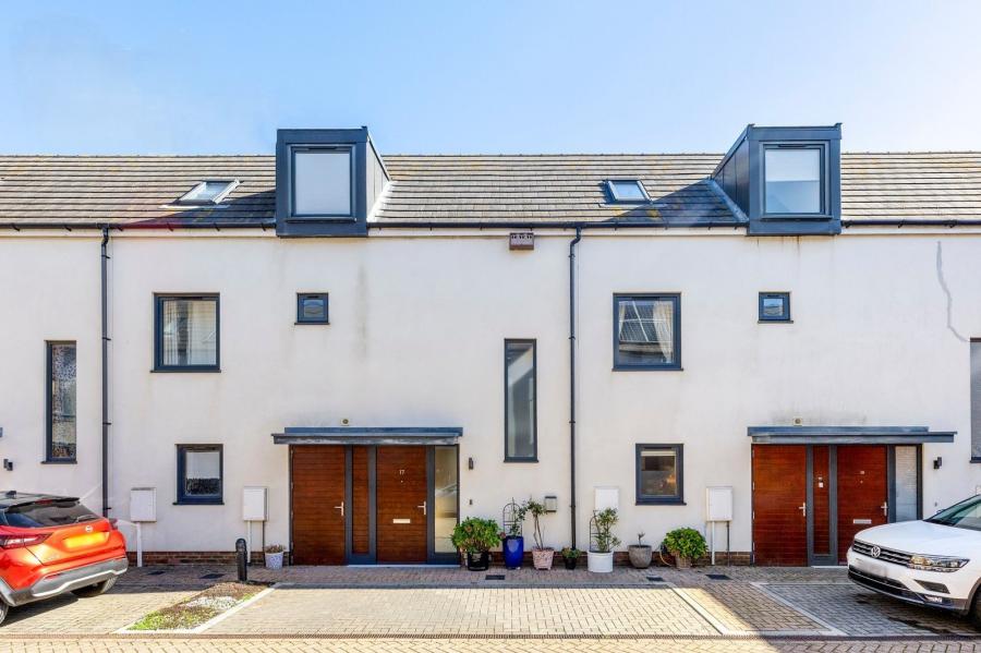 4 bedroom  terraced house for sale