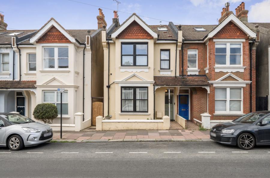 4 bedroom  terraced house for sale