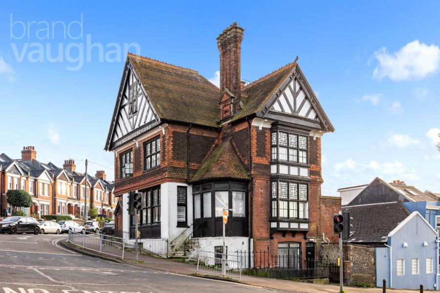 13 bedroom  detached house for sale