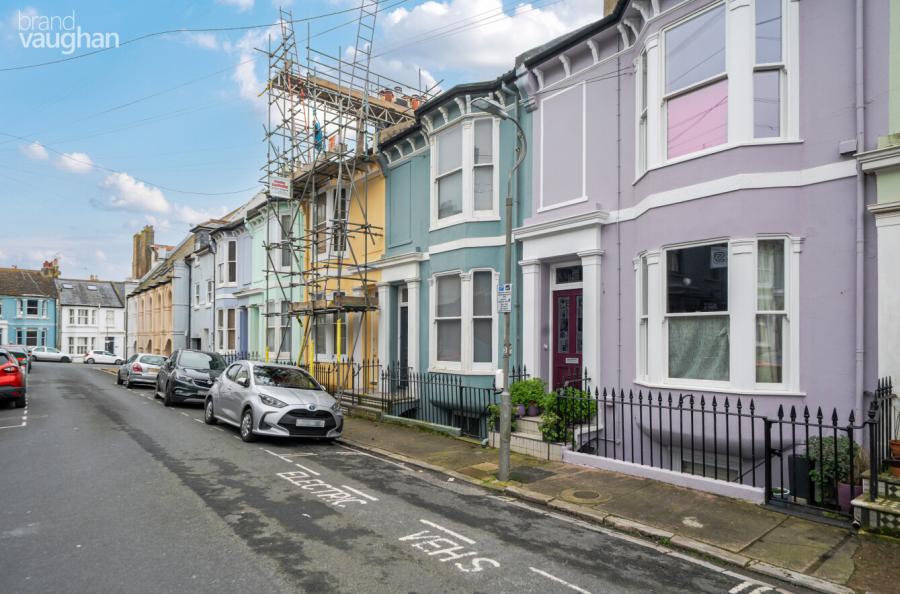 3 bedroom  terraced house for sale