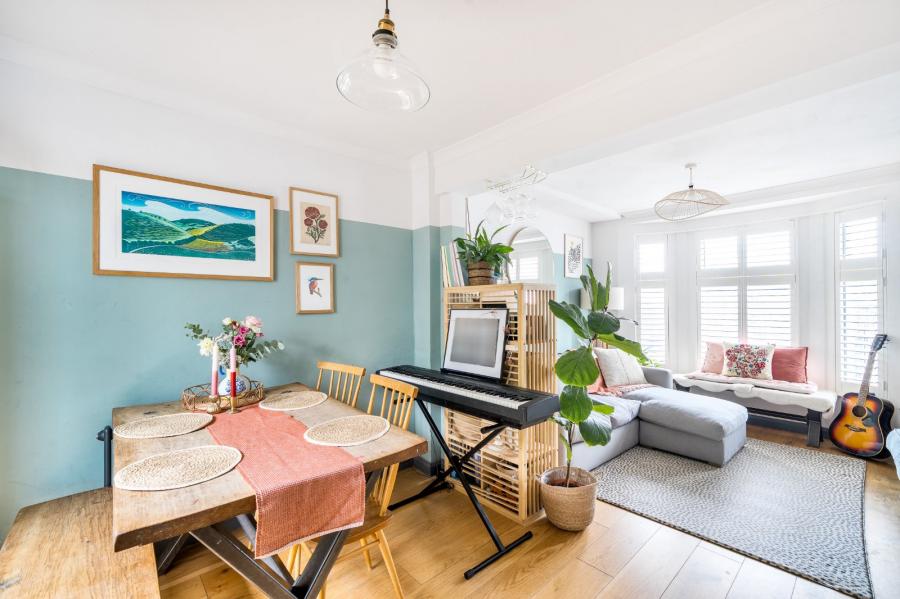 2 bedroom  terraced house for sale