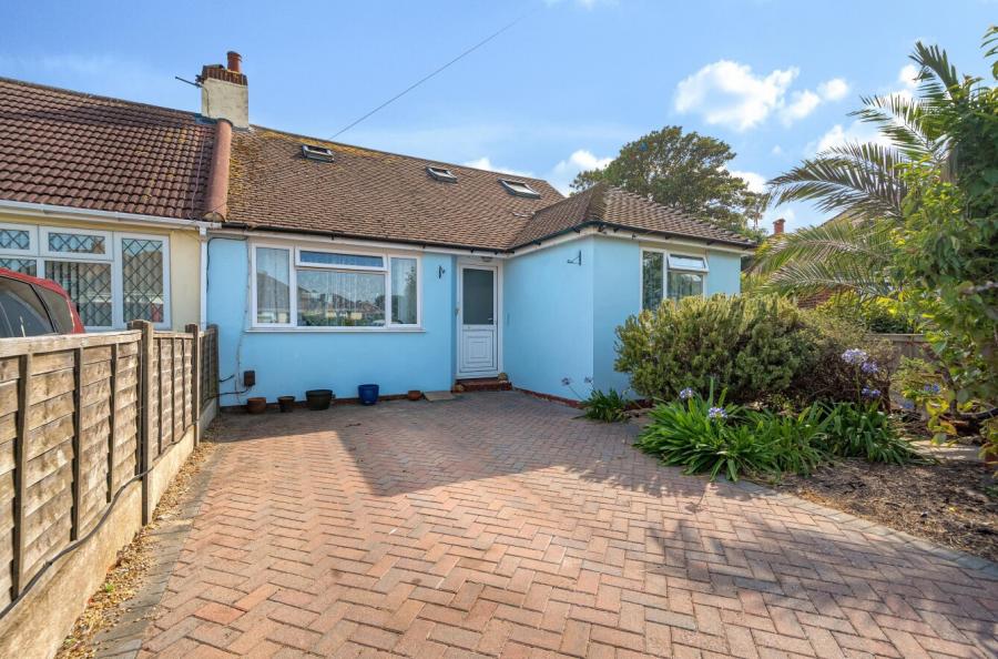 3 bedroom  semi-detached house for sale