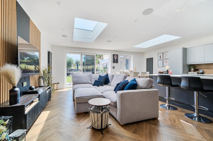 3 bedroom  semi-detached house for sale
