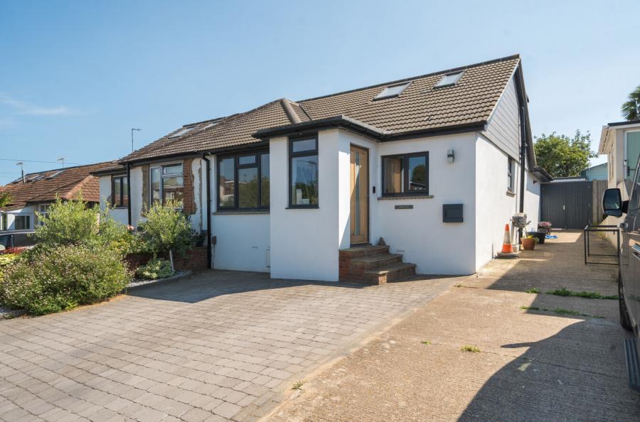 3 bedroom  semi-detached house for sale