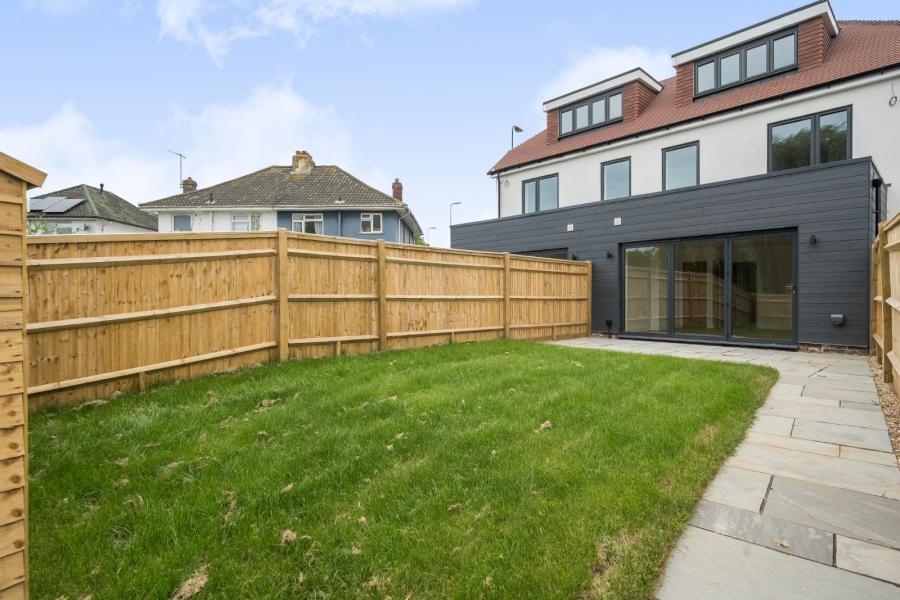 4 bedroom  semi-detached house for sale