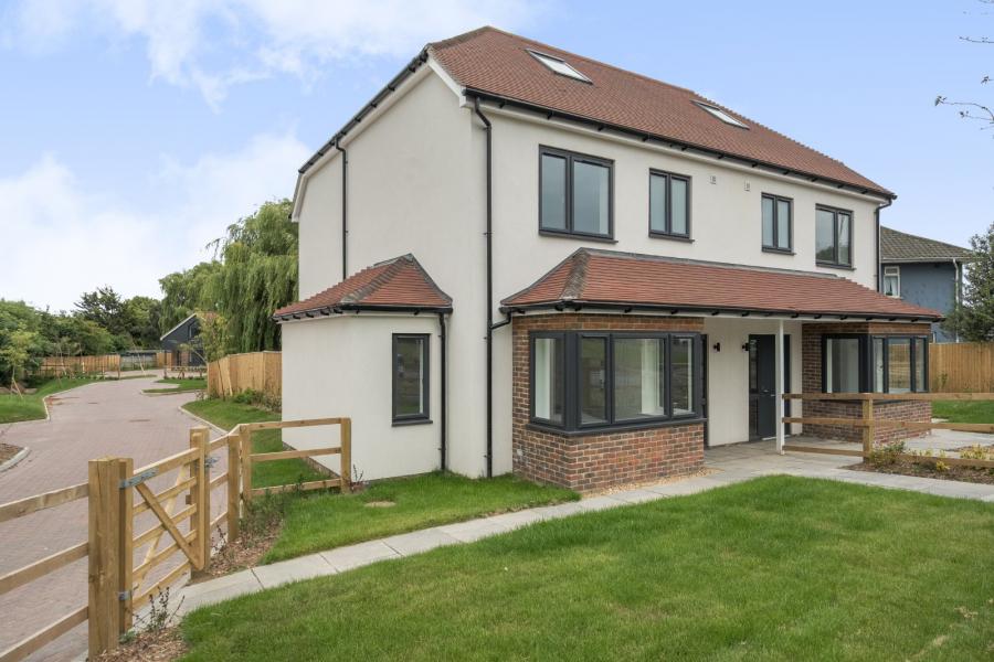 4 bedroom  semi-detached house for sale