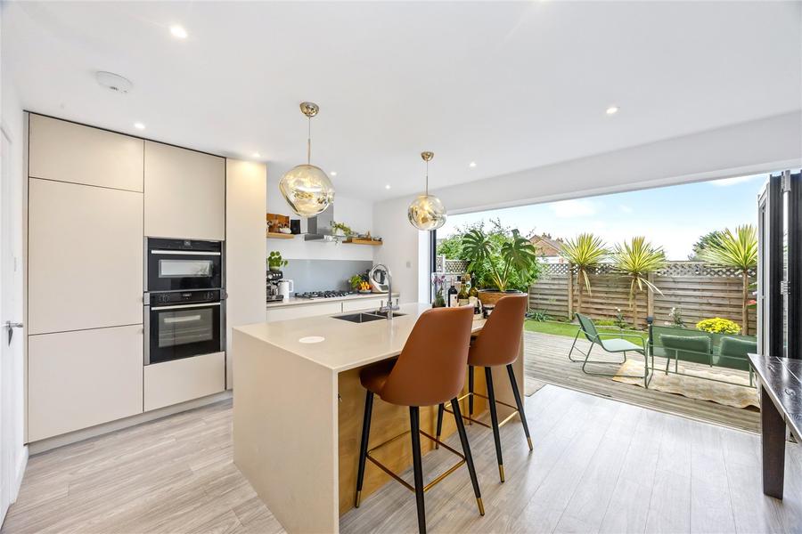 4 bedroom  detached house for sale
