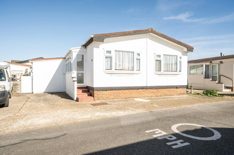 2 bedroom  detached park home for sale