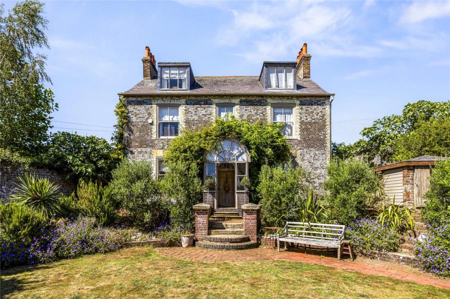 5 bedroom  detached house for sale