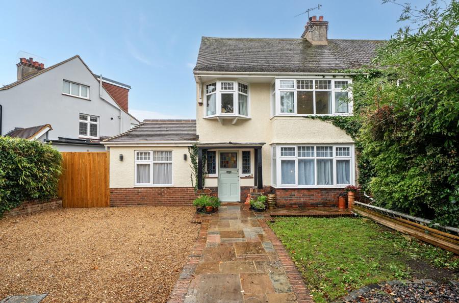 4 bedroom  semi-detached house for sale