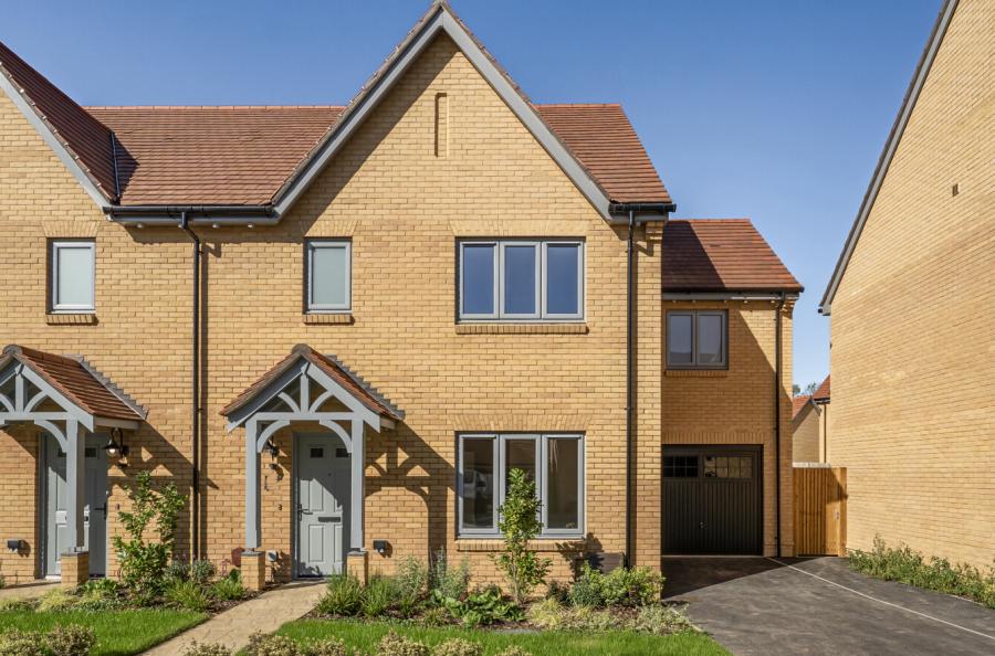 4 bedroom  semi-detached house for sale