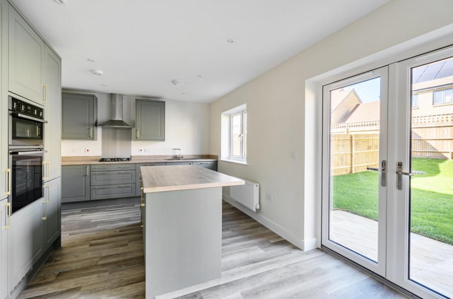 4 bedroom  semi-detached house for sale