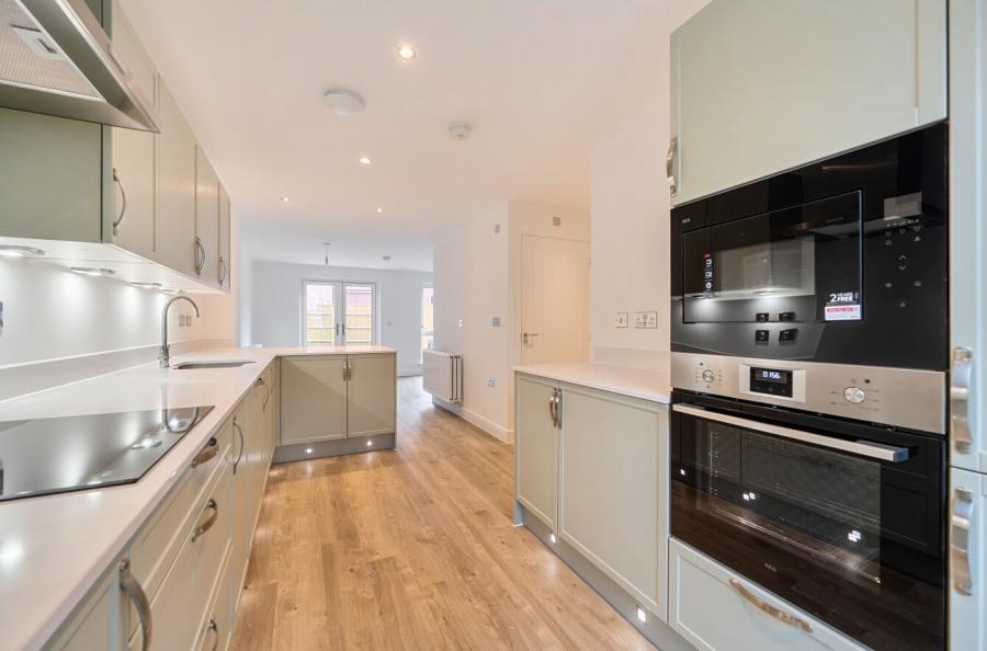 3 bedroom  semi-detached house for sale