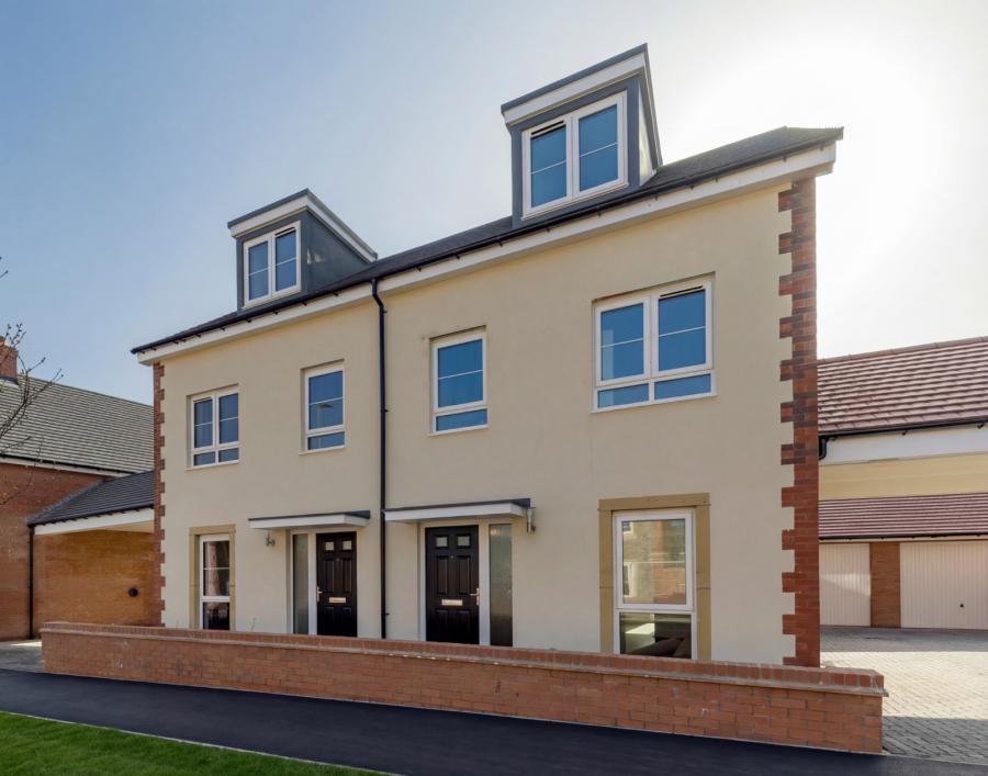 3 bedroom  semi-detached house for sale