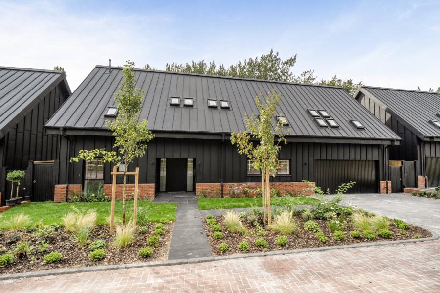 4 bedroom  detached house for sale