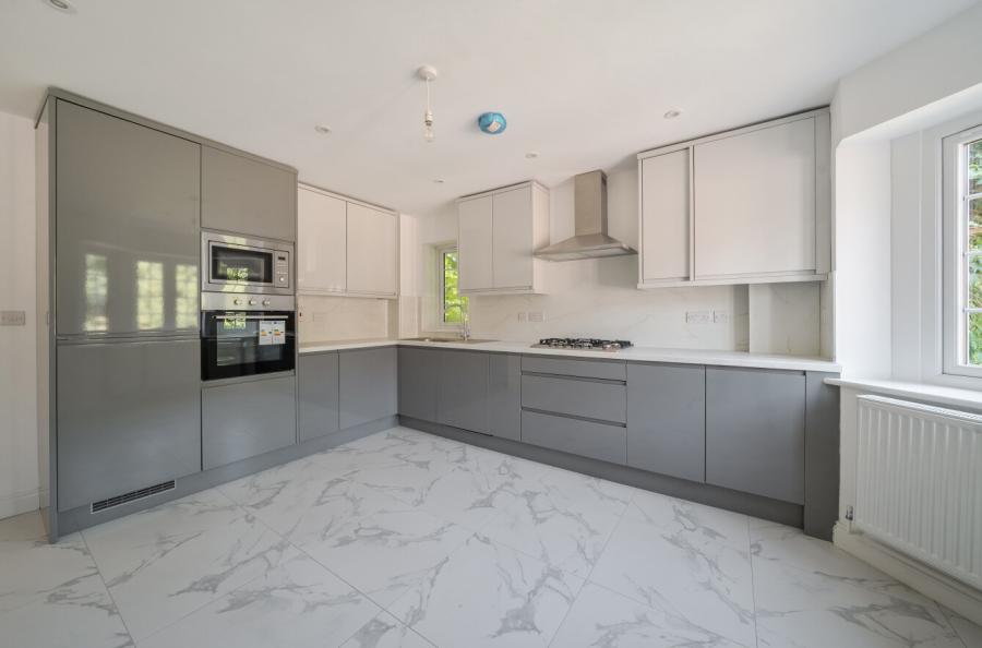 3 bedroom  detached house for sale