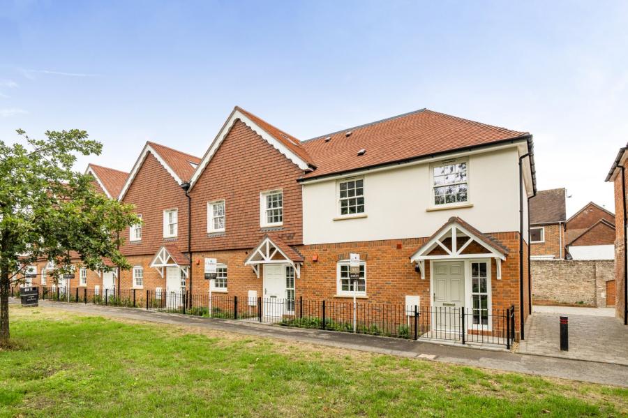 4 bedroom  terraced house for sale