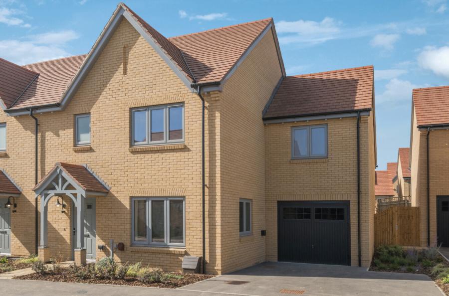4 bedroom  semi-detached house for sale