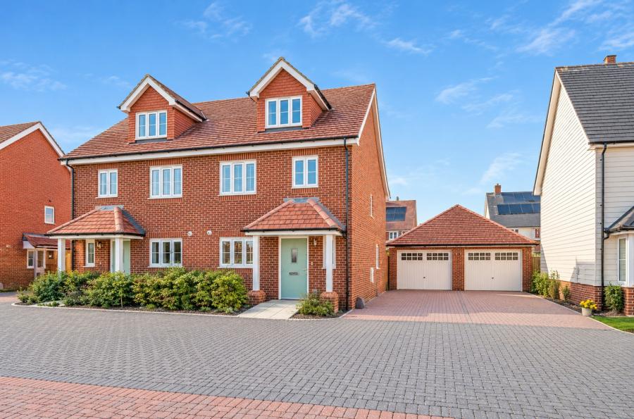 4 bedroom semi-detached house for sale