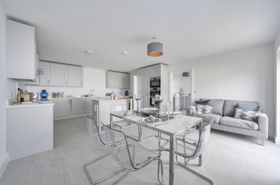 4 bedroom  semi-detached house for sale