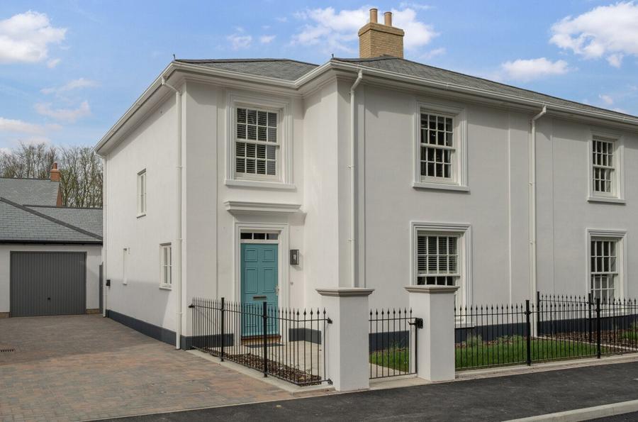 4 bedroom  semi-detached house for sale