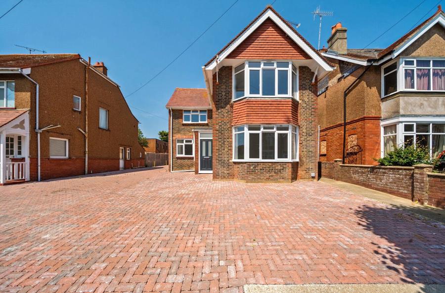 3 bedroom detached house to rent