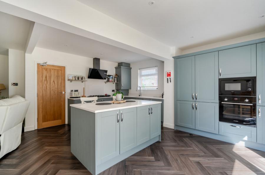 5 bedroom semi-detached bungalow to rent
