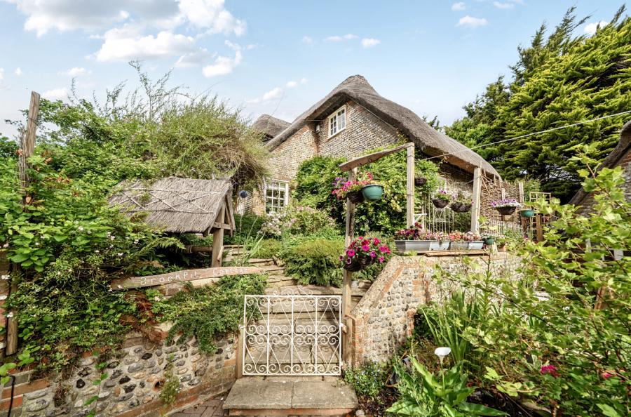 4 bedroom  detached house to rent