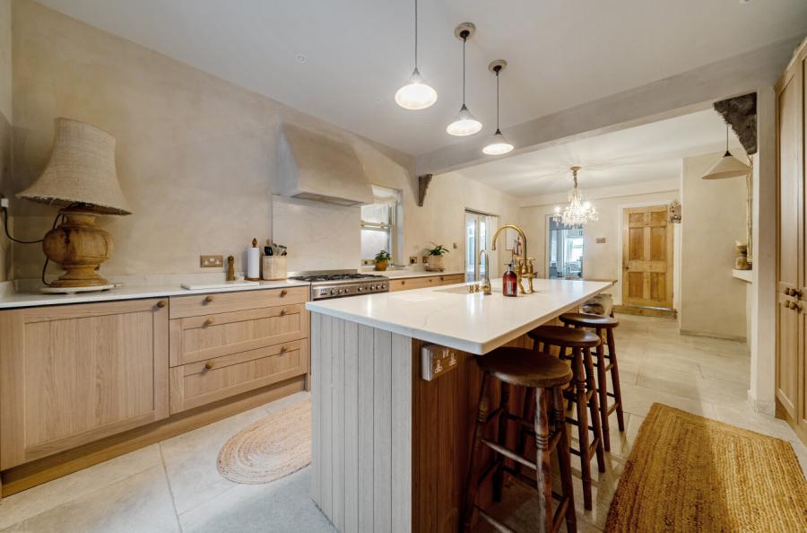 5 bedroom  terraced house to rent
