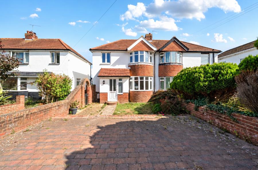 3 bedroom  semi-detached house to rent